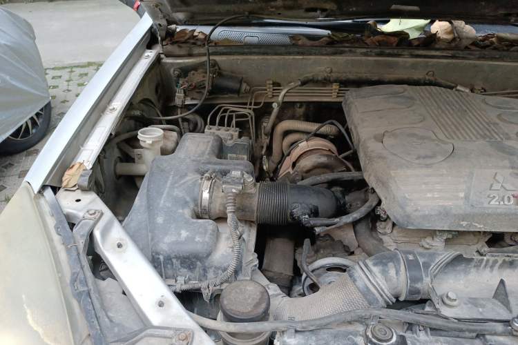 Used Haval H5 Classic 2015 2.0T Manual 4x4 Advanced Trim Engine Bay Right