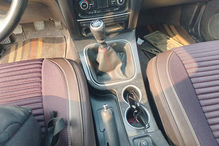 Used Haval H5 Classic 2015 2.0T Manual 4x4 Advanced Trim Gear Lever