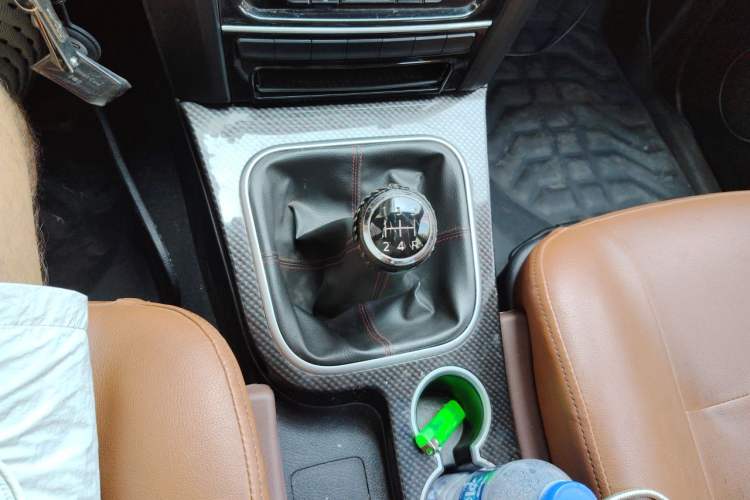 Used Haval H5 Classic 2015 2.0L Manual Two-Wheel Drive Entry-Level Trim Gear Lever