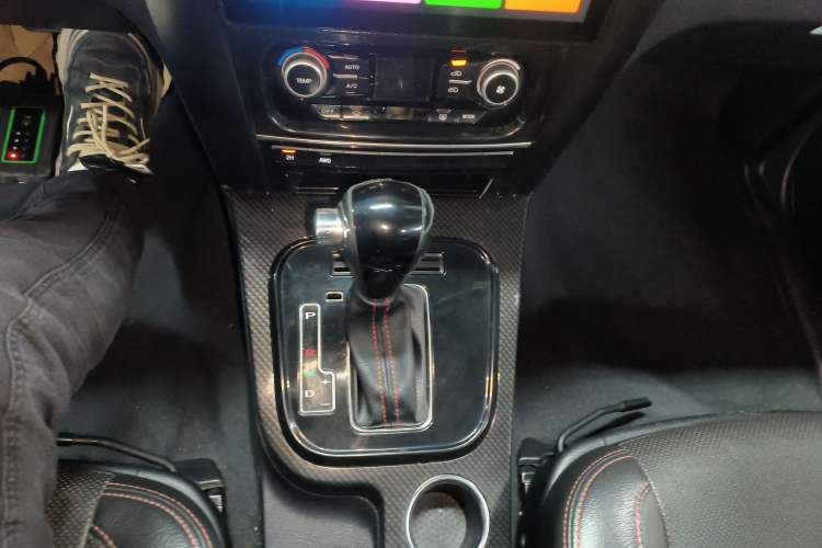 Used Haval H5 Classic 2015 2.0T Diesel Automatic All-Wheel Drive Elite Model Gear Lever