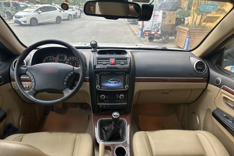 Used Haval H5 Classic 2015 2.0T Manual 4x4 Prestige Version Interior 10