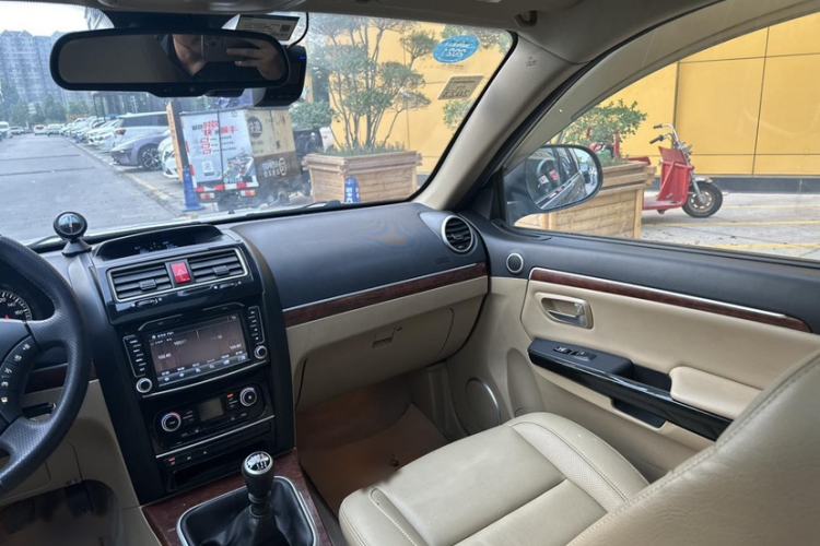 Used Haval H5 Classic 2015 2.0T Manual 4x4 Prestige Version Interior 13