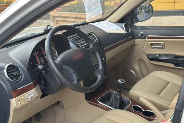 Used Haval H5 Classic 2015 2.0T Manual 4x4 Prestige Version Interior 15