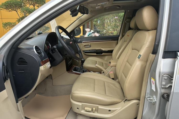 Used Haval H5 Classic 2015 2.0T Manual 4x4 Prestige Version Interior 3