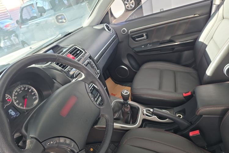 Used Haval H5 Classic 2015 2.0T Manual 4x4 Prestige Version Interior 4