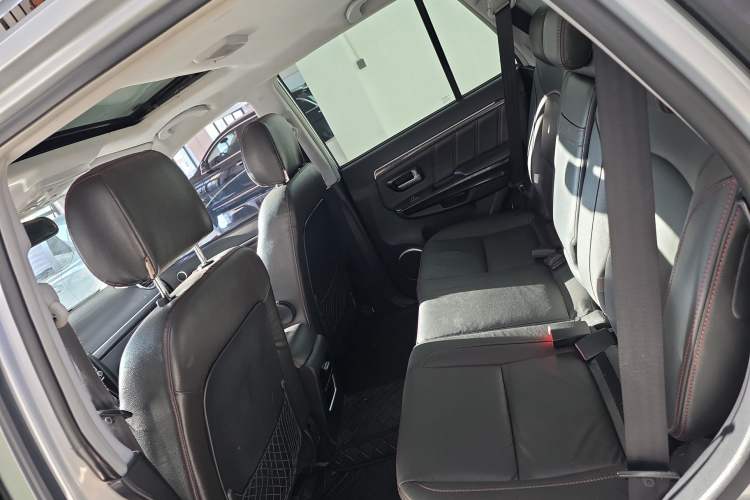 Used Haval H5 Classic 2015 2.0T Manual 4x4 Prestige Version Interior 6