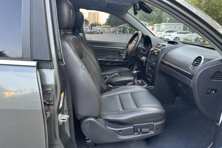 Used Haval H5 Classic 2015 2.0T Manual 4x4 Prestige Version Interior 9