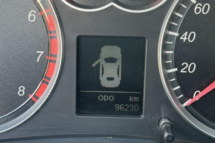 Used Haval H5 Classic 2015 2.0T Manual 4x4 Prestige Version Odometer Close Up