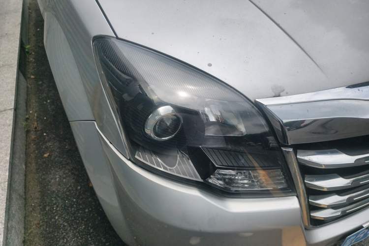 Used Haval H5 Classic 2015 2.0T Manual 4x4 Prestige Version Right Front Headlight