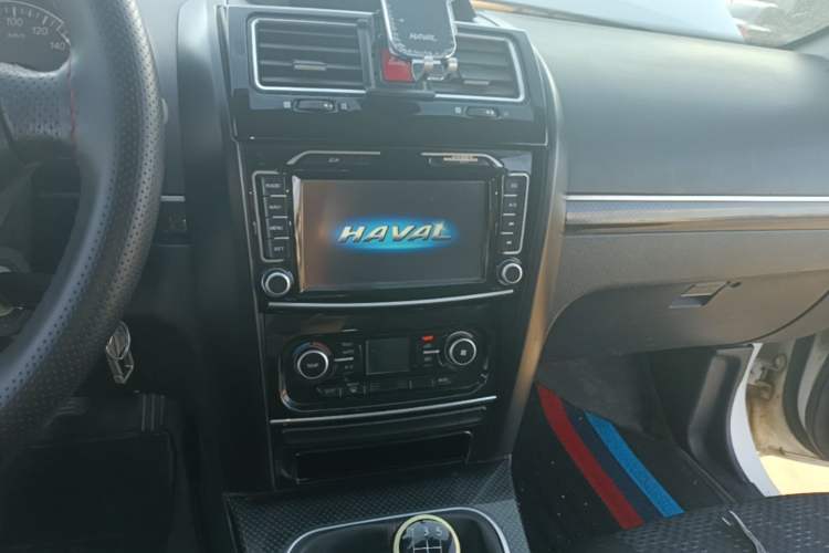 Used Haval H5 Classic 2015 2.0L Manual Two-Wheel Drive Entry-Level Trim Audio And AC Panel