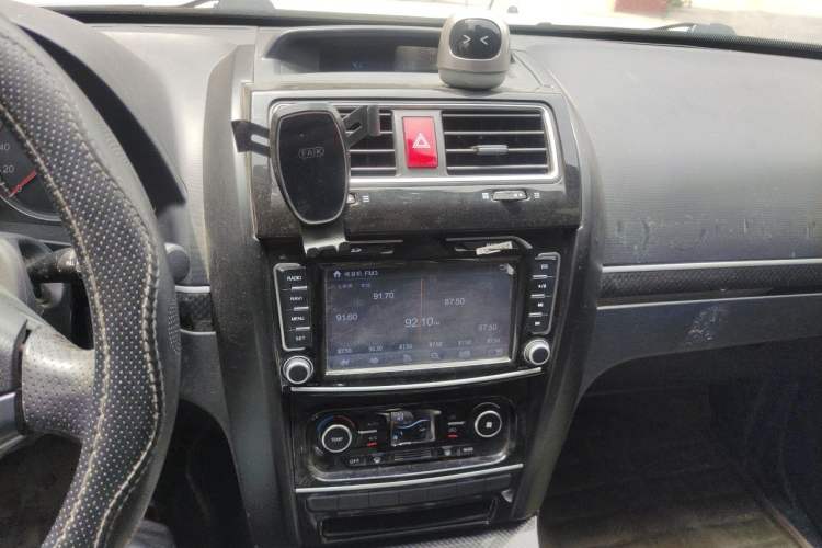 Used Haval H5 Classic 2015 2.0T Manual Two-Wheel Drive Elite Version Audio And AC Panel