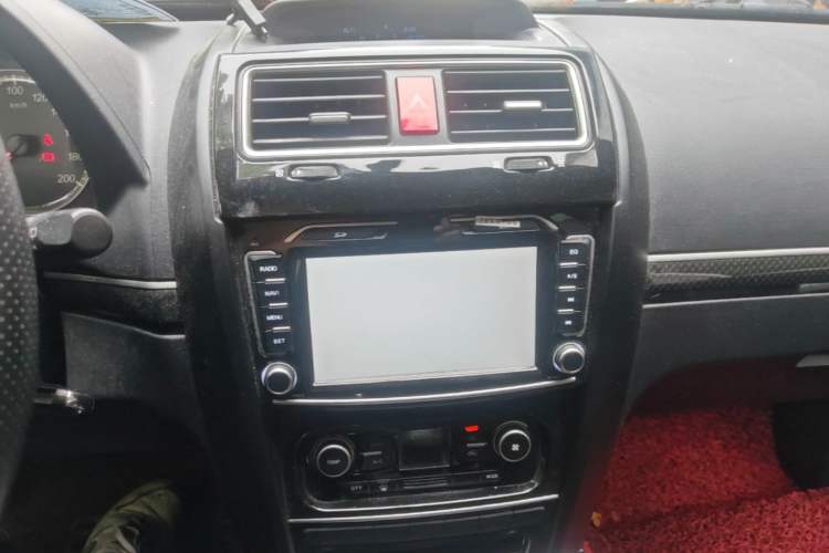 Used Haval H5 Classic 2015 2.0T Manual Two-Wheel Drive Advanced Version Audio And AC Panel