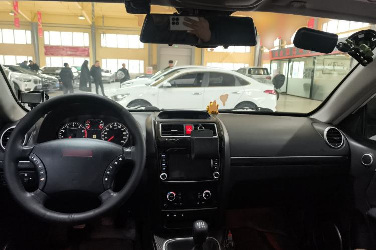 Used Haval H5 Classic 2015 2.0T Manual 4x4 Elite Edition Center Console