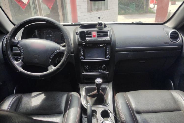 Used Haval H5 Classic 2015 2.0T Manual Two-Wheel Drive Elite Version Center Console