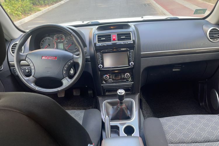 Used Haval H5 Classic 2015 2.0T Manual Two-Wheel Drive Advanced Version Center Console