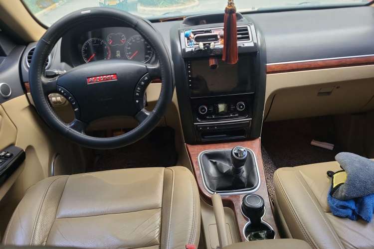 Used Haval H5 Classic 2015 2.0T Manual 4x4 Prestige Version Center Console