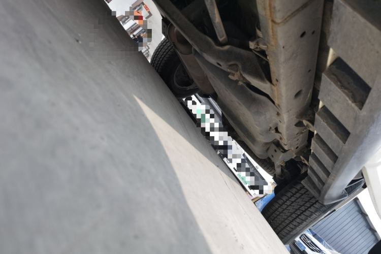 Used Haval H5 Classic 2015 2.0T Manual Two-Wheel Drive Advanced Version Chassis Front Left