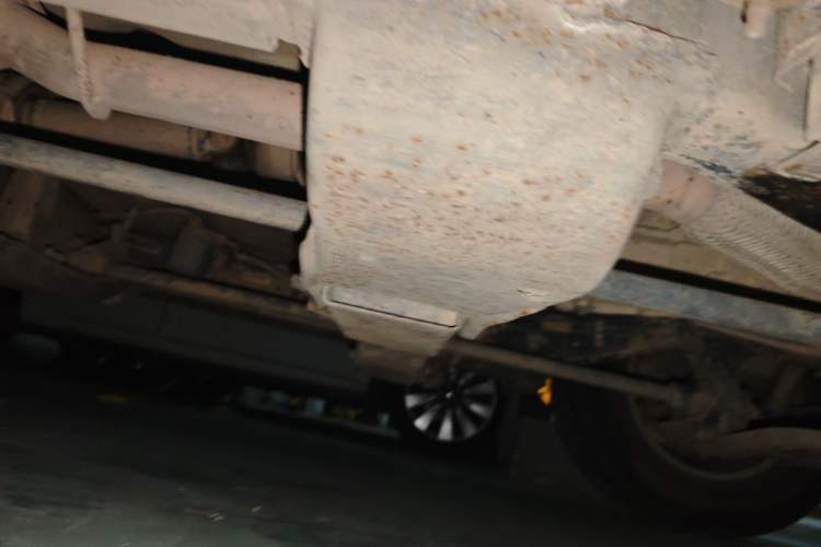 Used Haval H5 Classic 2015 2.0T Diesel Manual Two-Wheel Drive Entry-Level Version Chassis Front Right