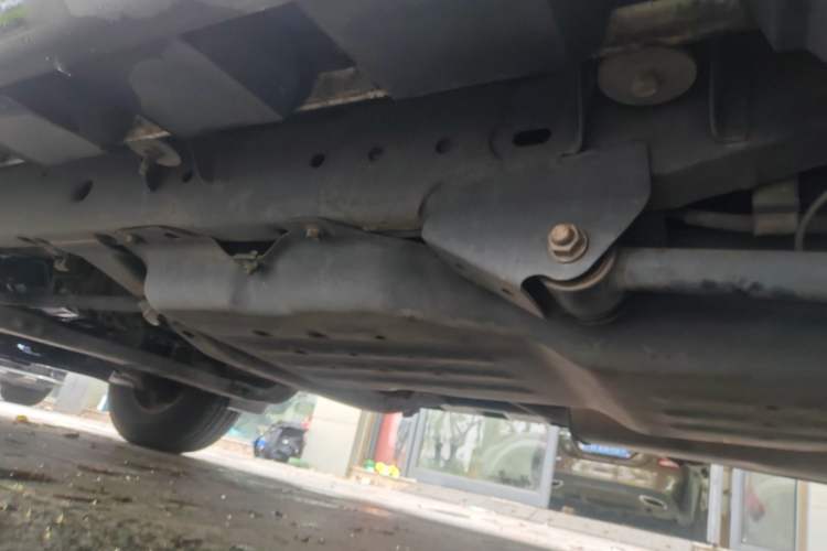 Used Haval H5 Classic 2015 2.0T Manual Two-Wheel Drive Advanced Version Chassis Rear Left