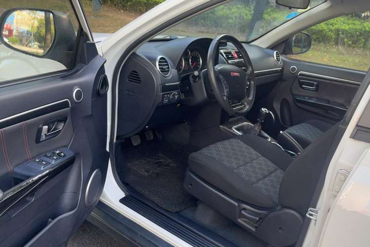 Used Haval H5 Classic 2015 2.0T Manual Two-Wheel Drive Advanced Version Driver Seat