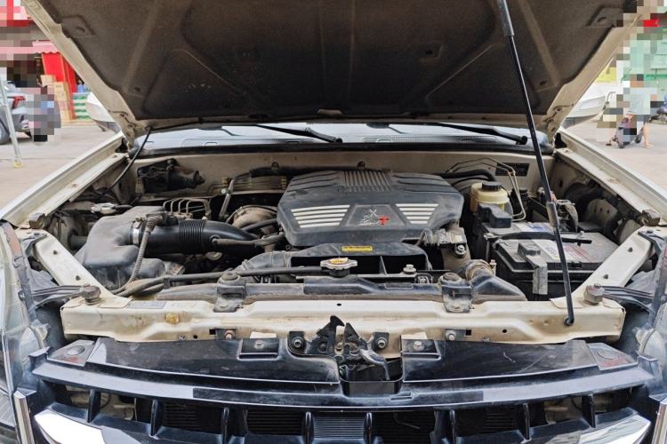 Used Haval H5 Classic 2015 2.0T Manual 4x4 Prestige Version Engine Bay