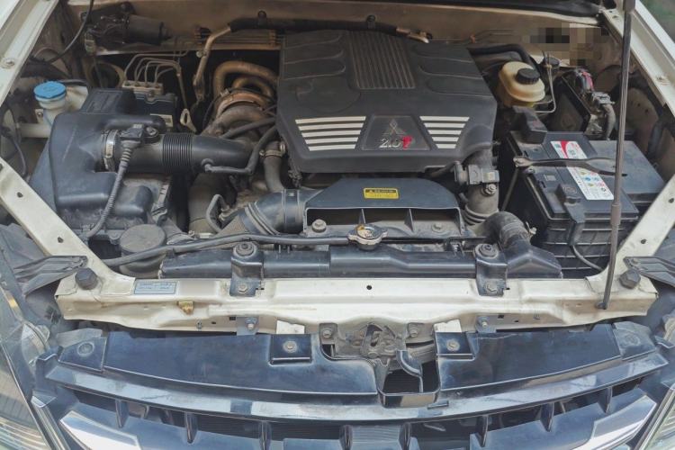 Used Haval H5 Classic 2015 2.0T Manual Two-Wheel Drive Elite Version Engine Bay