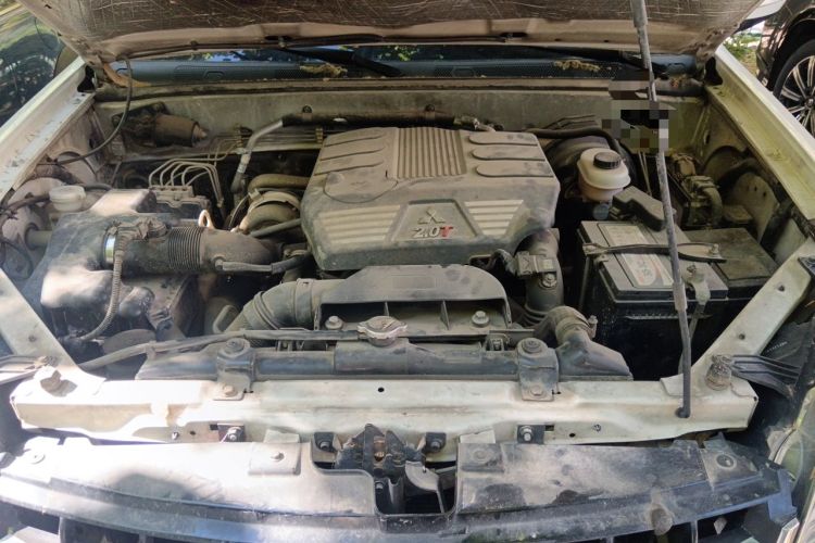 Used Haval H5 Classic 2015 2.0T Manual 4x4 Elite Edition Engine Bay
