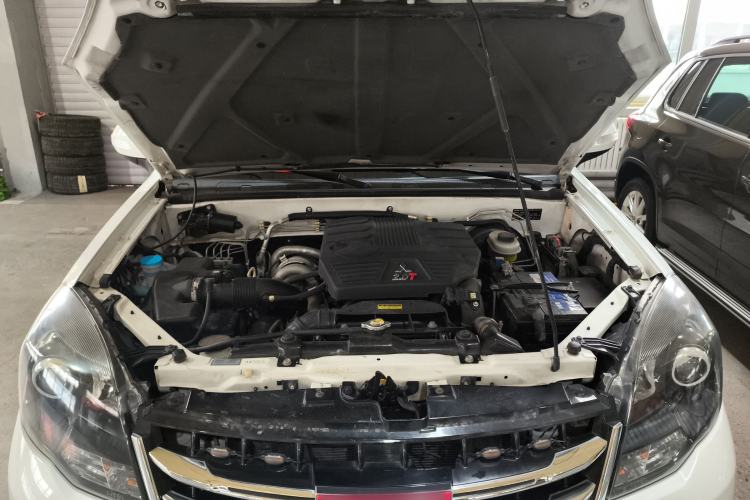 Used Haval H5 Classic 2015 2.0T Manual 4x4 Elite Edition Engine Bay