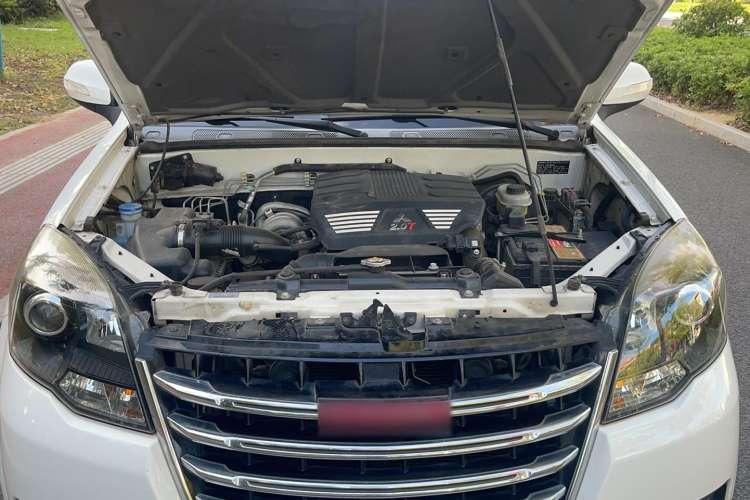 Used Haval H5 Classic 2015 2.0T Manual Two-Wheel Drive Advanced Version Engine Bay