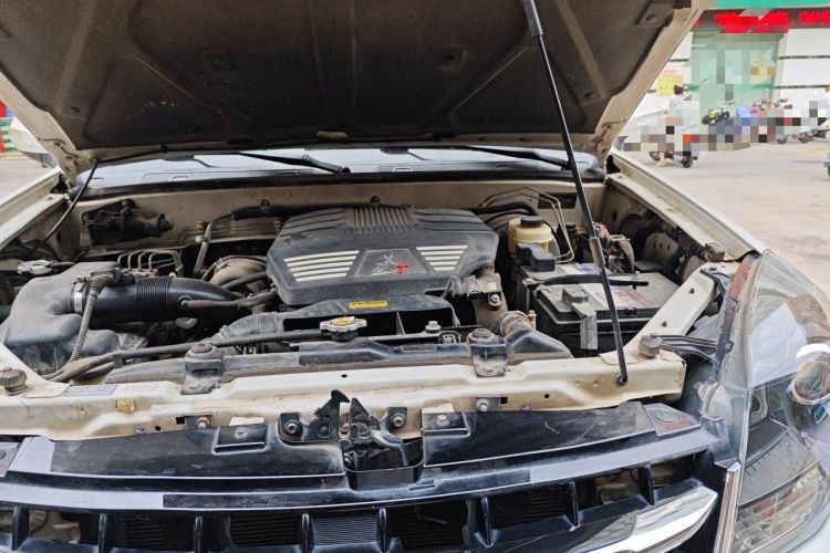 Used Haval H5 Classic 2015 2.0T Manual 4x4 Prestige Version Engine Bay Left