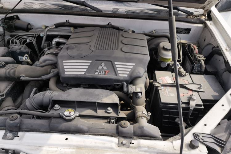 Used Haval H5 Classic 2015 2.0T Manual Two-Wheel Drive Advanced Version Engine Bay Left