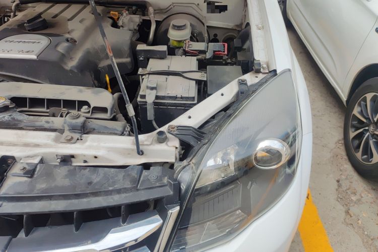 Used Haval H5 Classic 2015 2.0T Diesel Automatic Two-Wheel Drive Advanced Version Engine Bay Left