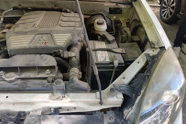 Used Haval H5 Classic 2015 2.0T Manual 4x4 Elite Edition Engine Bay Left