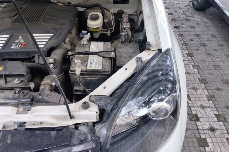 Used Haval H5 Classic 2015 2.0T Manual Two-Wheel Drive Prestige Version Engine Bay Left
