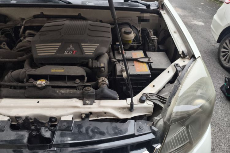 Used Haval H5 Classic 2015 2.0T Manual 4x4 Elite Edition Engine Bay Left