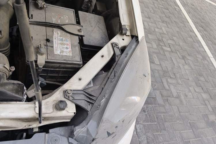 Used Haval H5 Classic 2015 2.0T Manual 4x4 Prestige Version Engine Bay Left