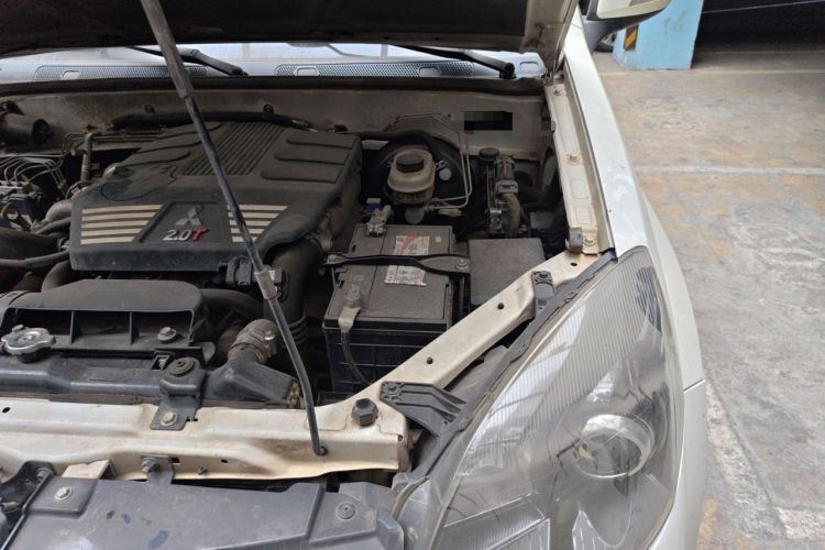 Used Haval H5 Classic 2015 2.0T Manual 4x4 Prestige Version Engine Bay Left