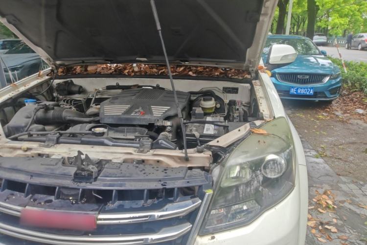 Used Haval H5 Classic 2015 2.0T Manual Two-Wheel Drive Advanced Version Engine Bay Left