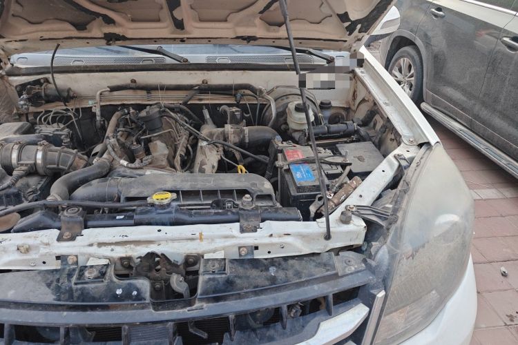 Used Haval H5 Classic 2015 2.0T Diesel Manual 4x4 Ambition Model Engine Bay Left