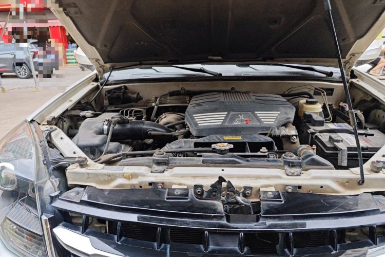 Used Haval H5 Classic 2015 2.0T Manual 4x4 Prestige Version Engine Bay Right