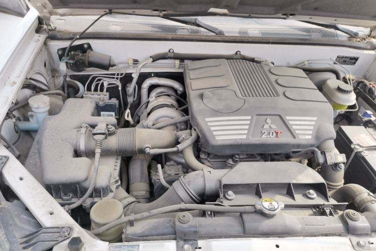 Used Haval H5 Classic 2015 2.0T Manual Two-Wheel Drive Advanced Version Engine Bay Right