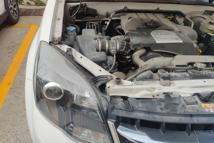 Used Haval H5 Classic 2015 2.0T Diesel Automatic Two-Wheel Drive Advanced Version Engine Bay Right