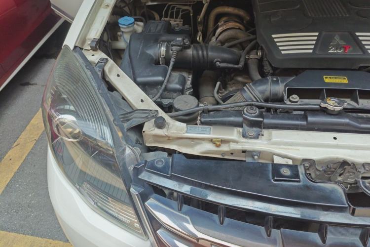 Used Haval H5 Classic 2015 2.0T Manual Two-Wheel Drive Elite Version Engine Bay Right