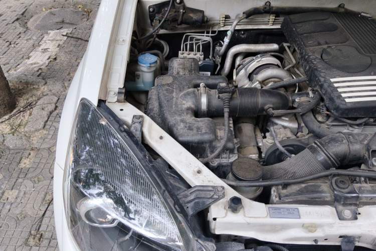 Used Haval H5 Classic 2015 2.0T Manual Two-Wheel Drive Prestige Version Engine Bay Right