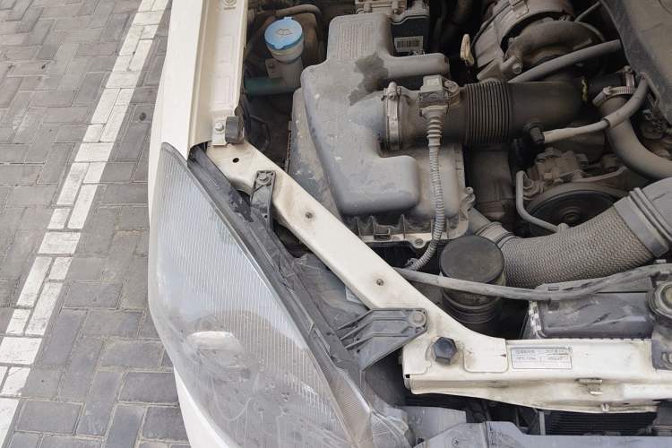 Used Haval H5 Classic 2015 2.0T Manual 4x4 Prestige Version Engine Bay Right