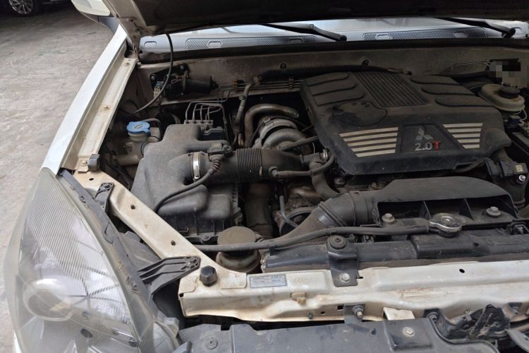 Used Haval H5 Classic 2015 2.0T Manual 4x4 Prestige Version Engine Bay Right