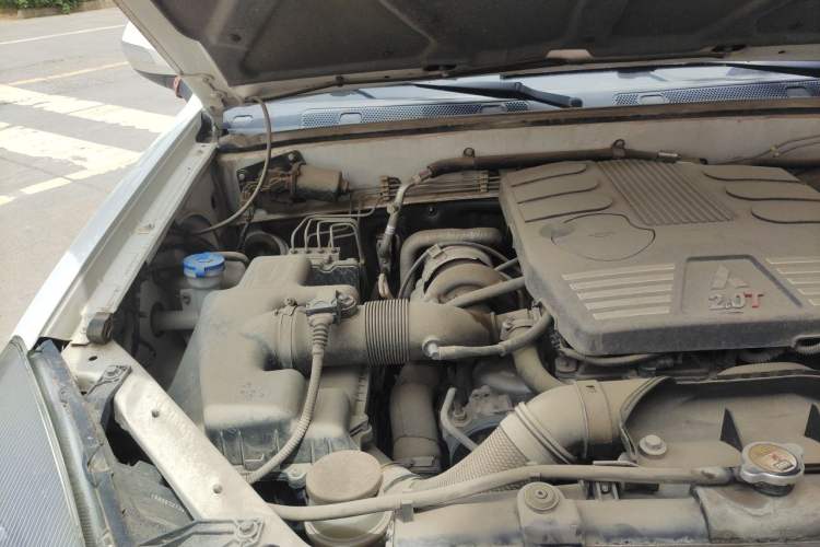 Used Haval H5 Classic 2015 2.0T Manual Two-Wheel Drive Elite Version Engine Bay Right