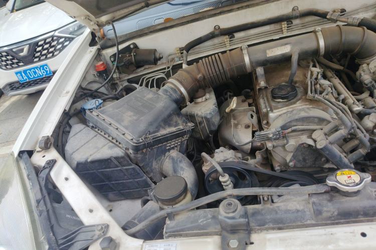 Used Haval H5 Classic 2015 2.0L Manual Two-Wheel Drive Entry-Level Trim Engine Bay Right