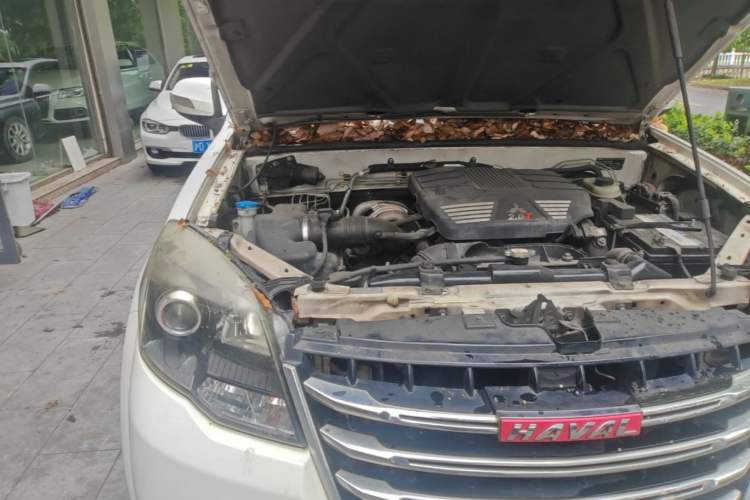 Used Haval H5 Classic 2015 2.0T Manual Two-Wheel Drive Advanced Version Engine Bay Right