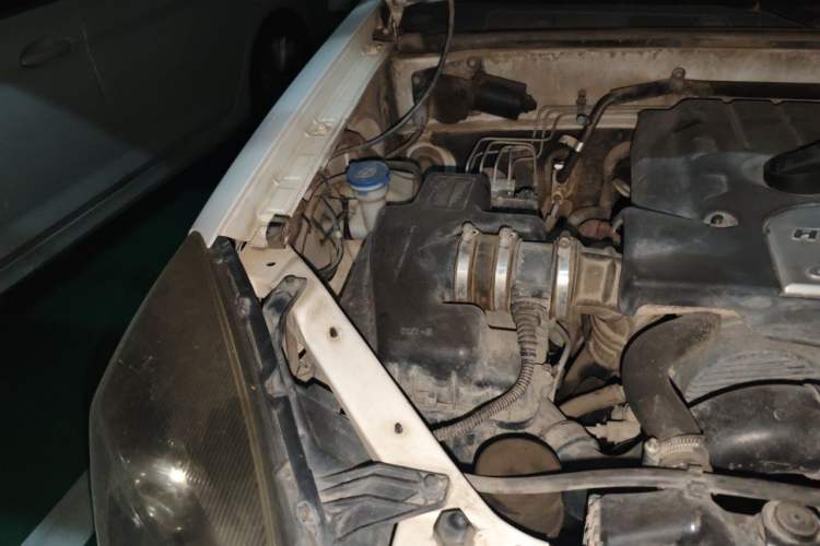 Used Haval H5 Classic 2015 2.0T Diesel Manual Two-Wheel Drive Entry-Level Version Engine Bay Right